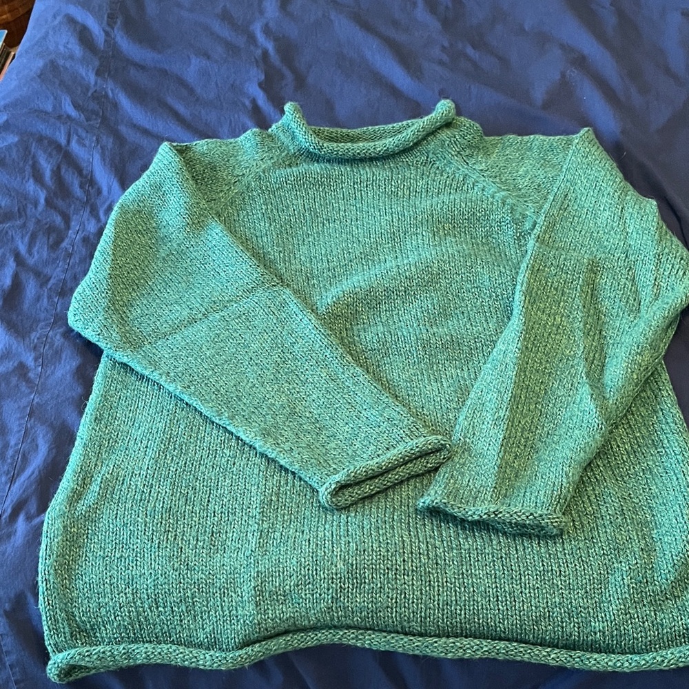 Gorgeous Peruvian Alpaca Wool Sweater Womens Med. Like new. Teal blue green